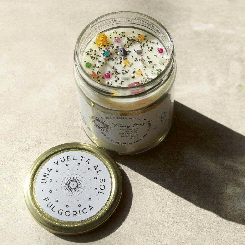 Vela para cumpleaños aromática de cera de soya Una Vuelta al Sol aroma a pastel de galleta 320 g