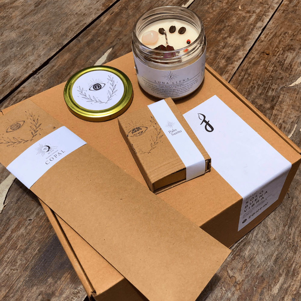 Kit Buenas Vibras: Vela aromática de cera de soya 240 g + caja de 20 g madera de Palo Santo + Incienso de resina puro de copal caja con 10 varas.